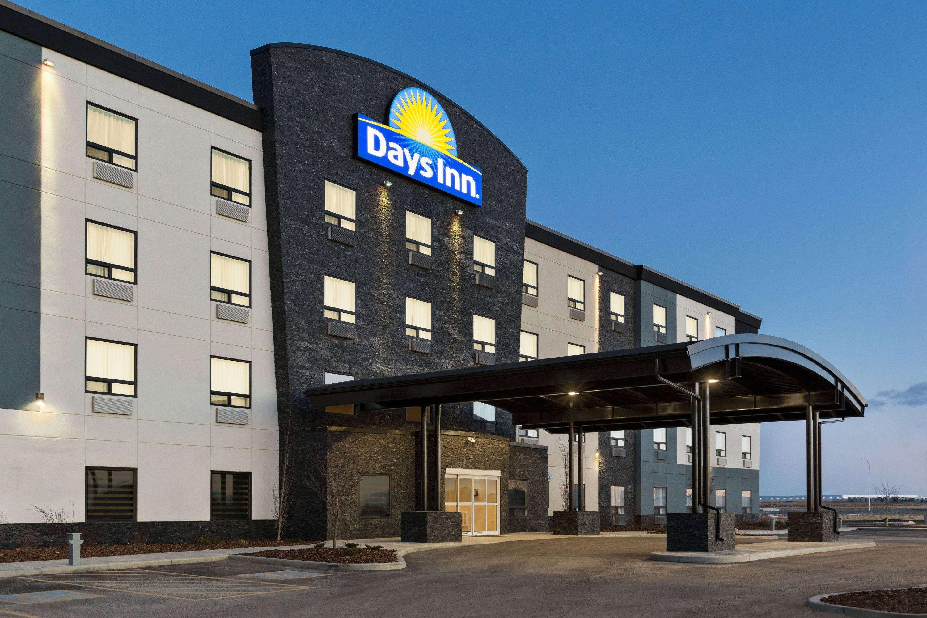 Days Inn By Wyndham Calgary North Balzac Exterior photo